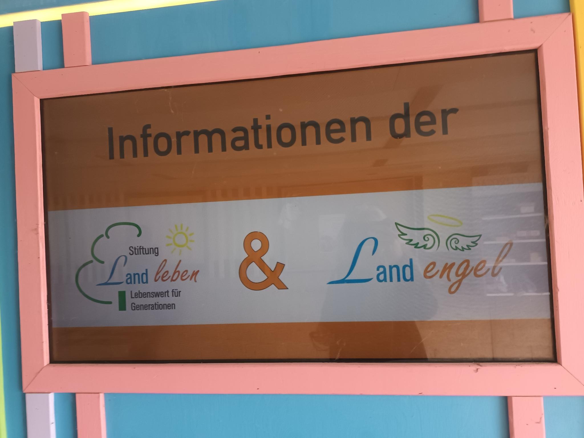 Bildschirm mit Informationsportal in Sundhausen